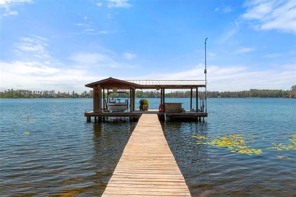 Exterior, Lake