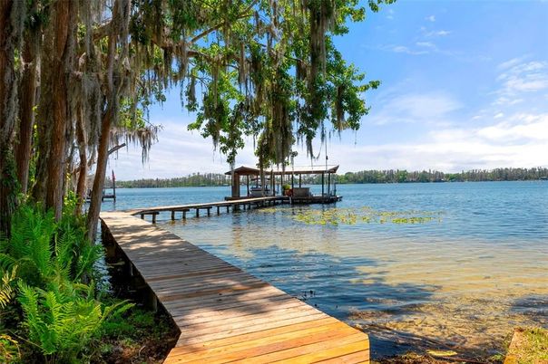 Exterior, Lake