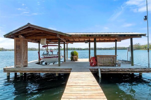 Exterior, Lake