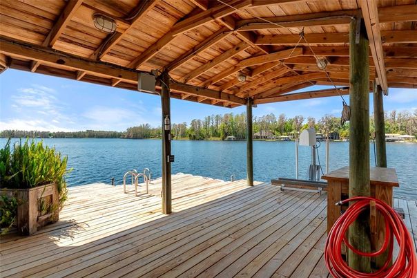 Exterior, Lake