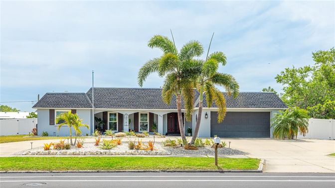 Attached, Exterior, Facade, Ranch