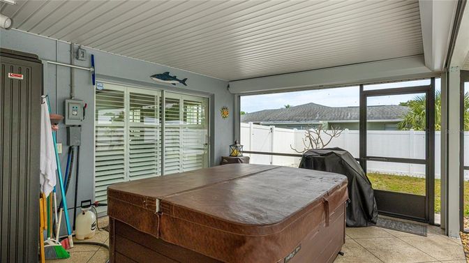 Hot Tub, Interior
