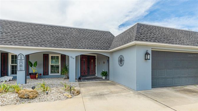 Attached, Exterior, Facade, Ranch