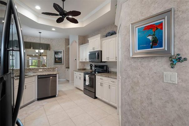 Chandelier, Interior, Kitchen, Recessed Lighting, Stainless Steel Appliances