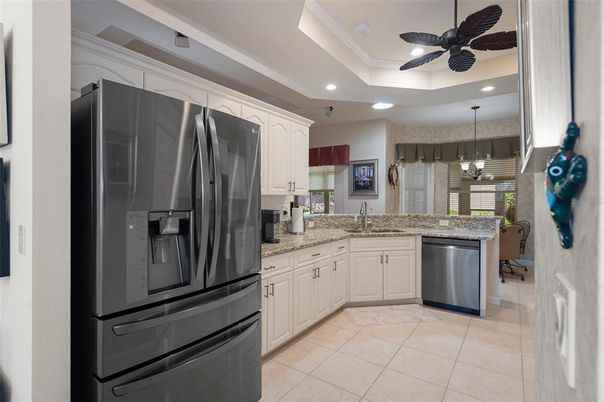 Chandelier, Interior, Kitchen, Recessed Lighting, Stainless Steel Appliances