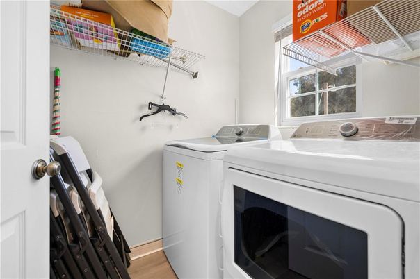 Interior, Washer, Wood Texture Flooring