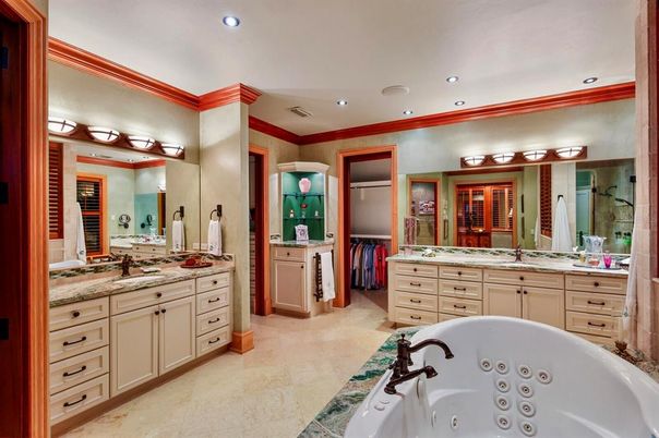 Bathroom, Dual Sink Vanities, Interior, Recessed Lighting