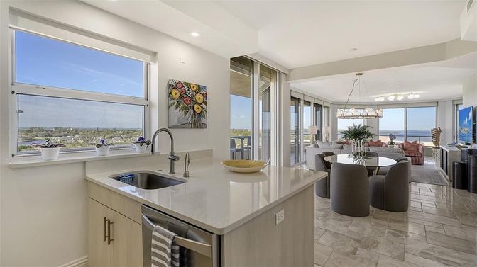 Dining room, Interior, Kitchen, Living room, Pendant Lights, Recessed Lighting, Stainless Steel Appliances