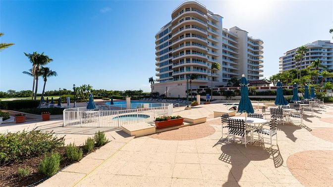 Exterior, Facade, Pool, Condo Building