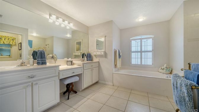 Bathroom, Dual Sink Vanities, Interior, Recessed Lighting