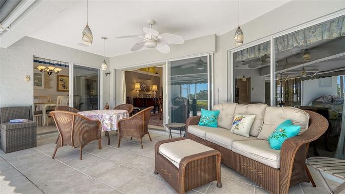 Dining room, Interior, Living room, Pendant Lights