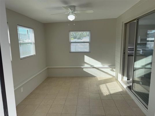 Empty room, Interior