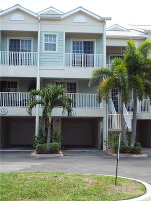 Attached, Exterior, Facade, Rowhouse