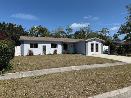 Exterior, Facade, Ranch