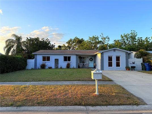 Exterior, Facade, Ranch