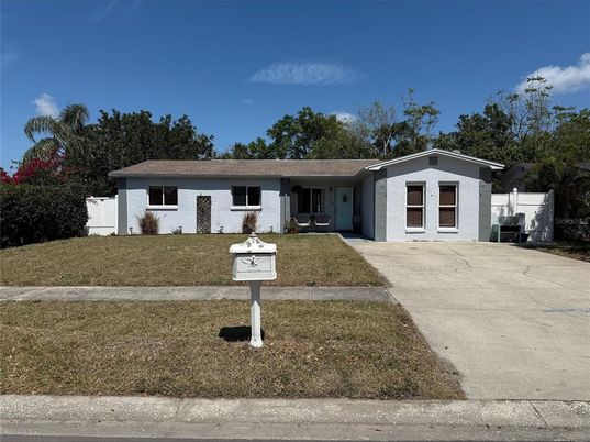 Exterior, Facade, Ranch