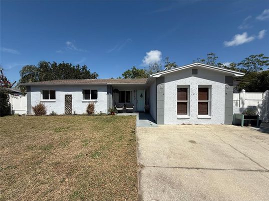 Exterior, Facade, Ranch