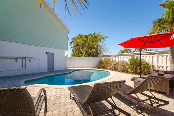 Exterior, Pool