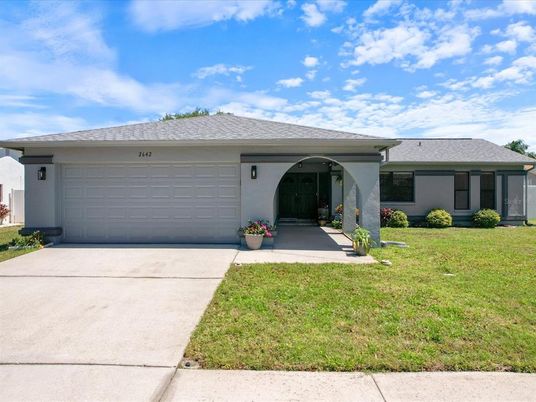 Attached, Exterior, Facade, Ranch