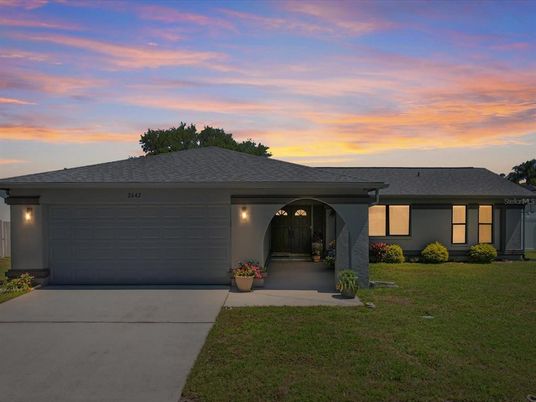 Attached, Exterior, Facade, Ranch