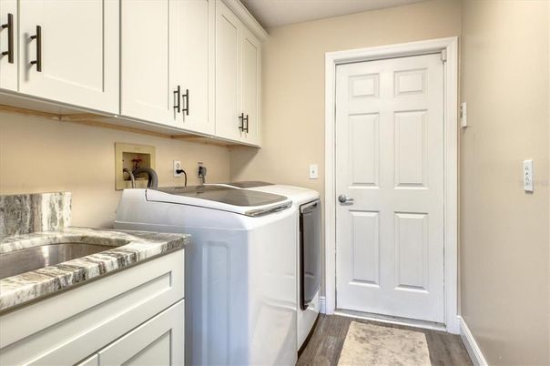 Interior, Washer, Wood Texture Flooring