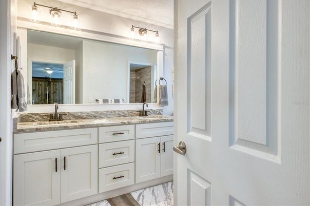 Bathroom, Dual Sink Vanities, Interior