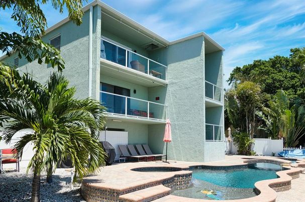 Exterior, Pool