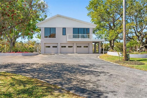 Attached, Exterior, Facade, Raised Ranch