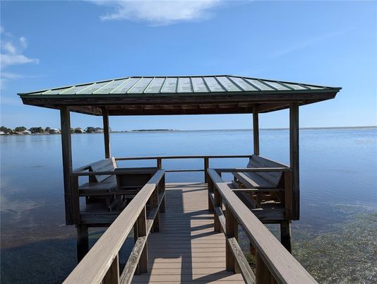 Exterior, Lake