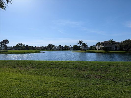 Exterior, Lake
