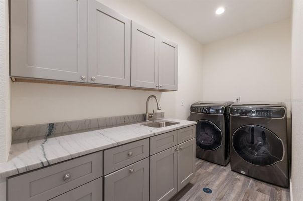 Interior, Recessed Lighting, Washer, Wood Texture Flooring