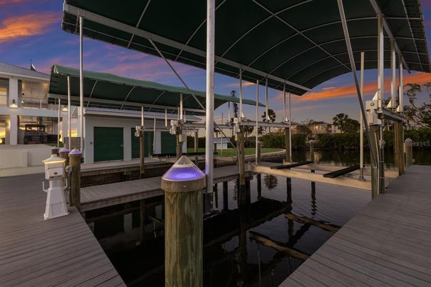 Exterior, Lake
