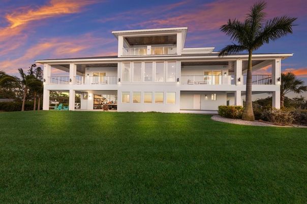 Backyard, Exterior, Facade, Modern