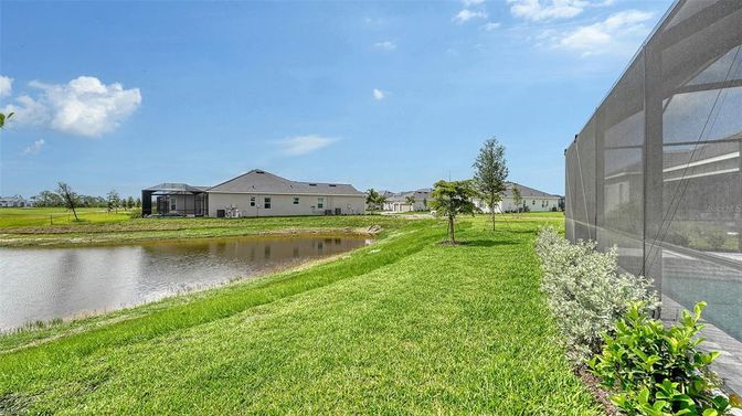 Exterior, Lake