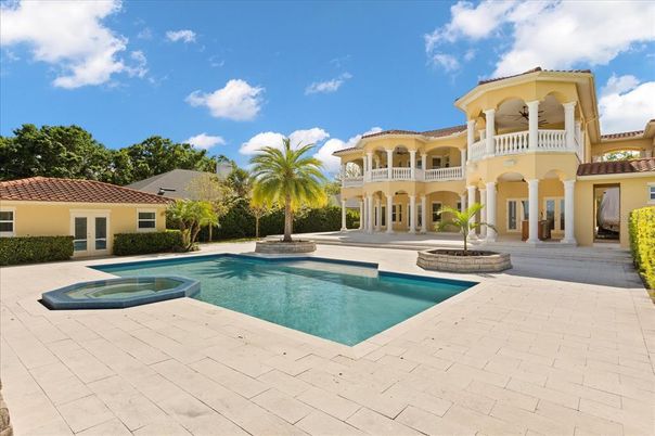 Exterior, Pool