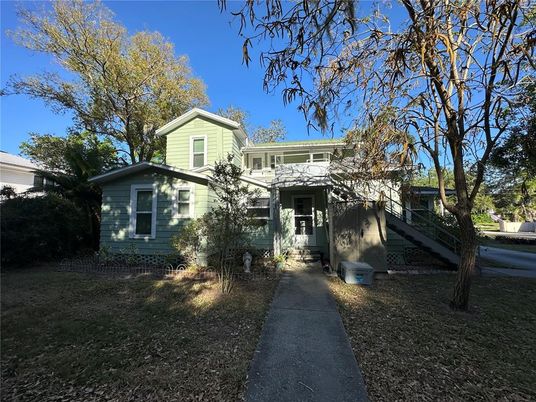 Exterior, Facade, American Foursquare