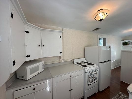 Interior, Washer, Wood Texture Flooring