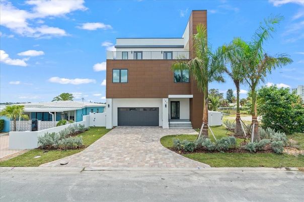 Attached, Exterior, Facade, Modern