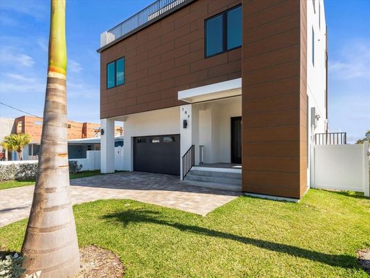 Attached, Exterior, Facade, Modern