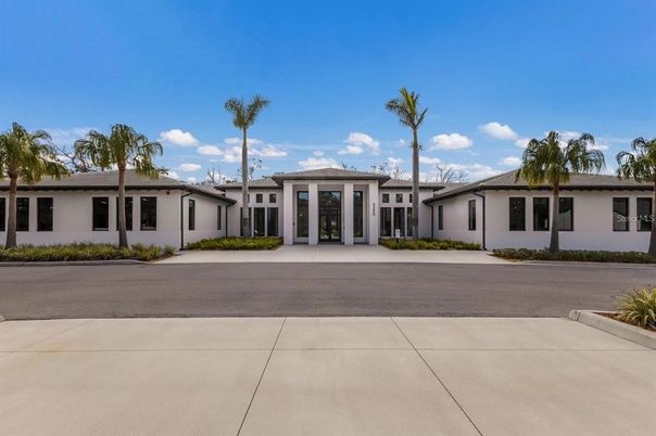 Exterior, Facade, Ranch
