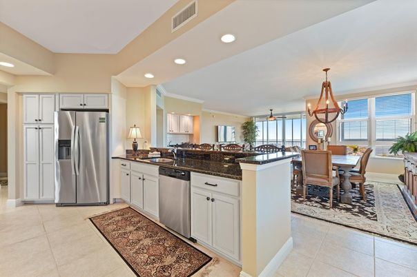 Chandelier, Dining room, Interior, Kitchen, Pendant Lights, Recessed Lighting, Stainless Steel Appliances