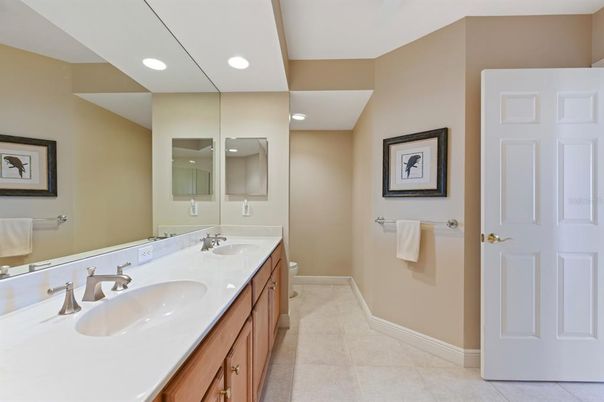 Bathroom, Dual Sink Vanities, Interior, Recessed Lighting