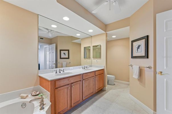 Bathroom, Dual Sink Vanities, Interior, Recessed Lighting
