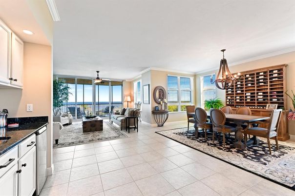 Chandelier, Dining room, Interior, Living room, Recessed Lighting