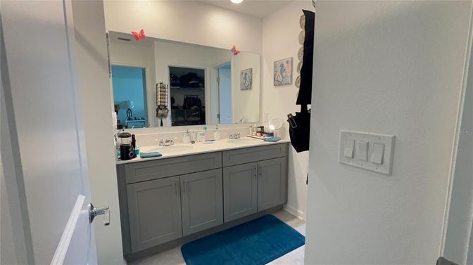Bathroom, Dual Sink Vanities, Interior, Recessed Lighting