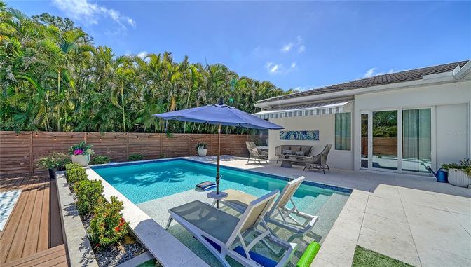 Exterior, Pool