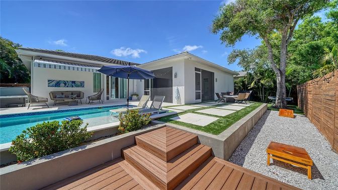 Exterior, Pool