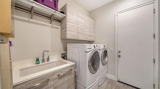 Interior, Washer, Wood Texture Flooring