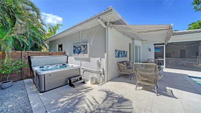 Exterior, Hot Tub