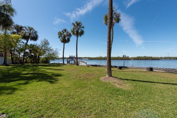 Exterior, Lake